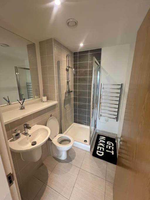 2 Bed Corner Apartment With Gym Манчестер Экстерьер фото